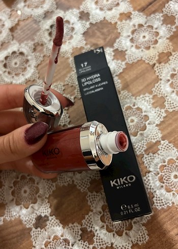 Beden kırmızı Renk KIKO Milano 3D Hydra Parlak Kırmızı Lipgloss 6.5ml
