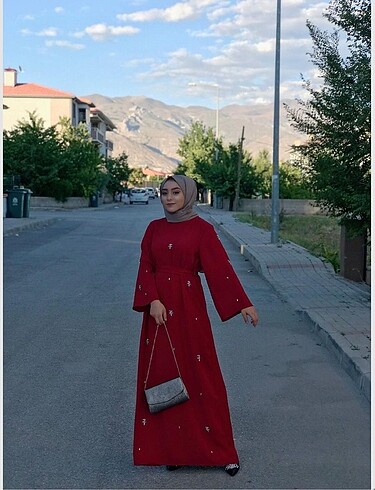 Taşlı bordo elbise