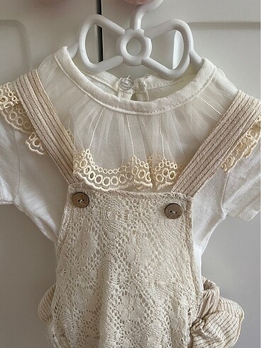 Krem fırfırlı tulum - Görsel 2