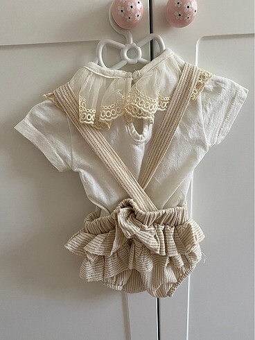 Krem fırfırlı tulum - Görsel 3