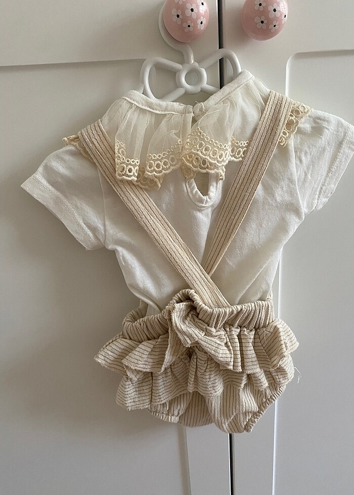 Krem fırfırlı tulum - Görsel 3