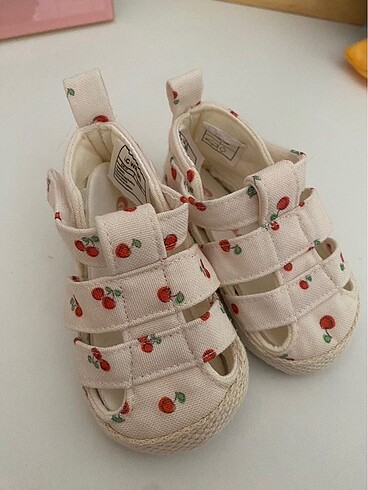 LC Waikiki Kız bebek sandalet