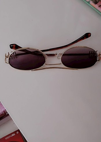 Parlak Altın Renkli Kadın Güneş Gözlüğü - Görsel 4