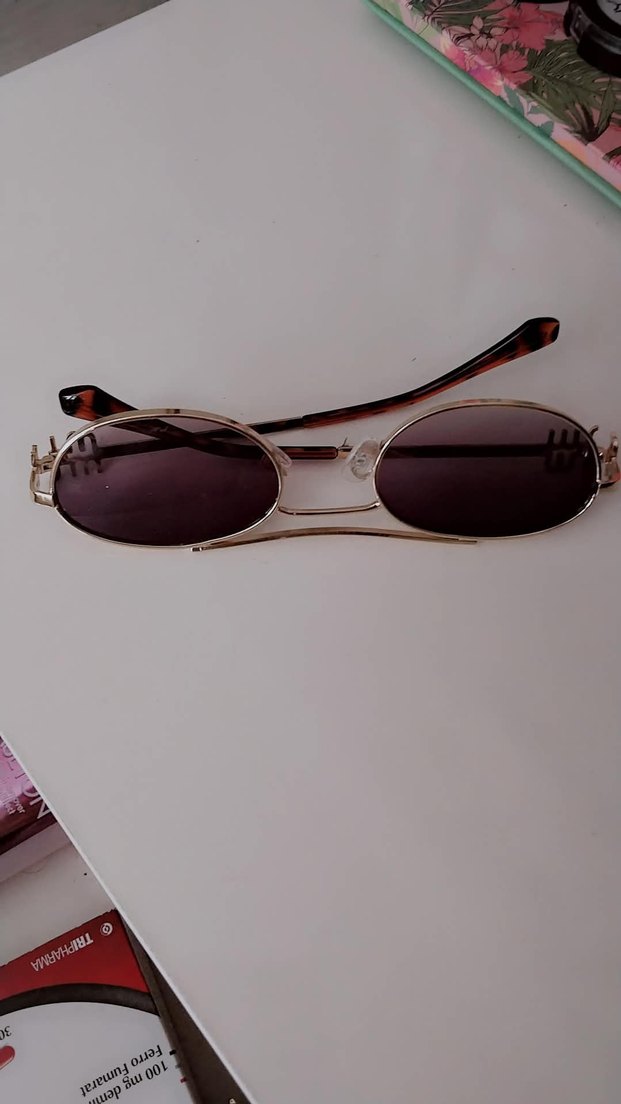 Parlak Altın Renkli Kadın Güneş Gözlüğü - Görsel 4
