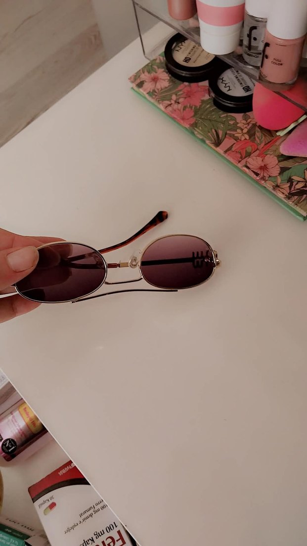 Parlak Altın Renkli Kadın Güneş Gözlüğü - Görsel 3