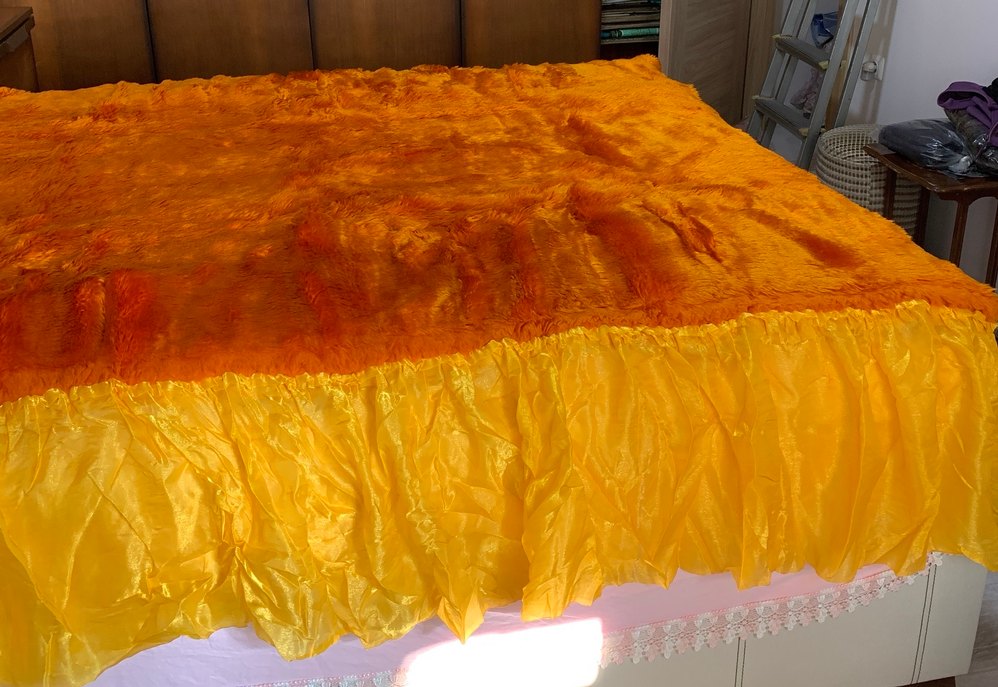Altın sarısı, Alman malı peluş yatak örtüsü. - Görsel 3
