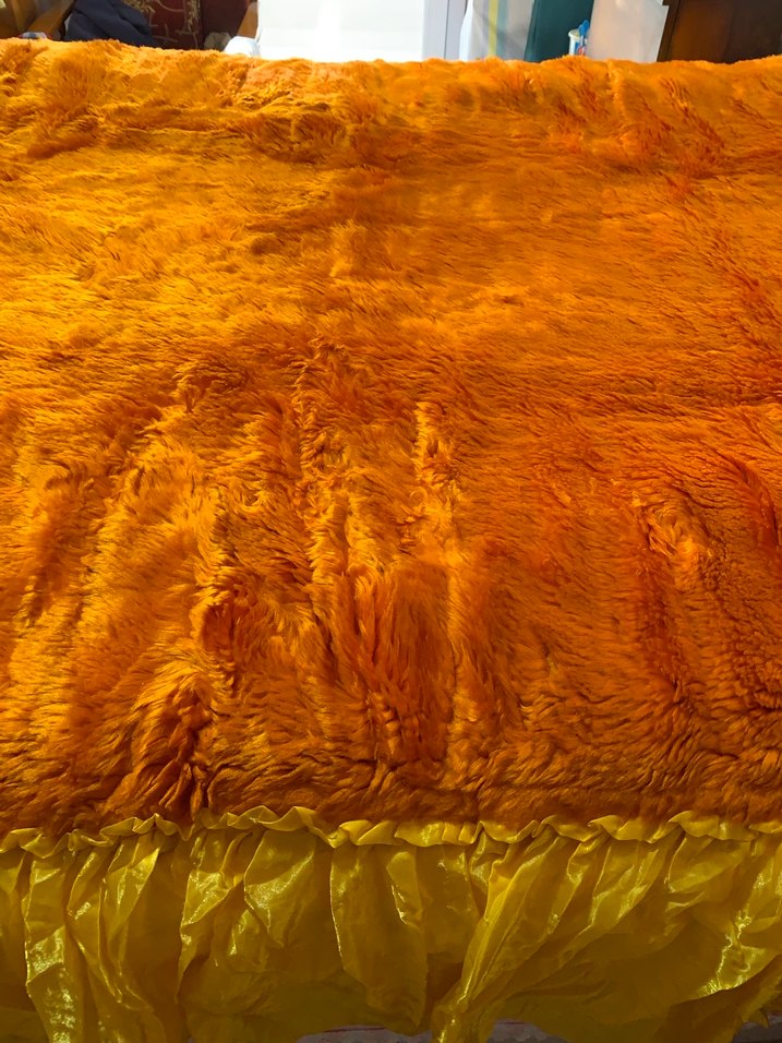 Altın sarısı, Alman malı peluş yatak örtüsü. - Görsel 2