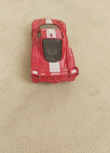 Kırmizi ferrari
