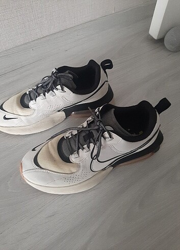 38,5 Beden Nike spor ayakkabı