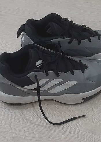 Adidas marka basketbol ayakkabısı - Görsel 2