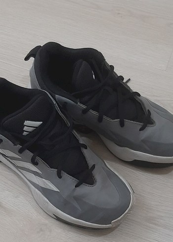 Adidas marka basketbol ayakkabısı - Görsel 3