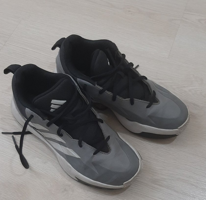 Adidas marka basketbol ayakkabısı - Görsel 3