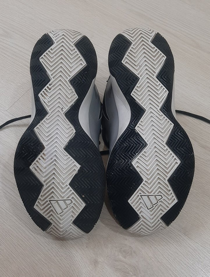 Adidas marka basketbol ayakkabısı - Görsel 5