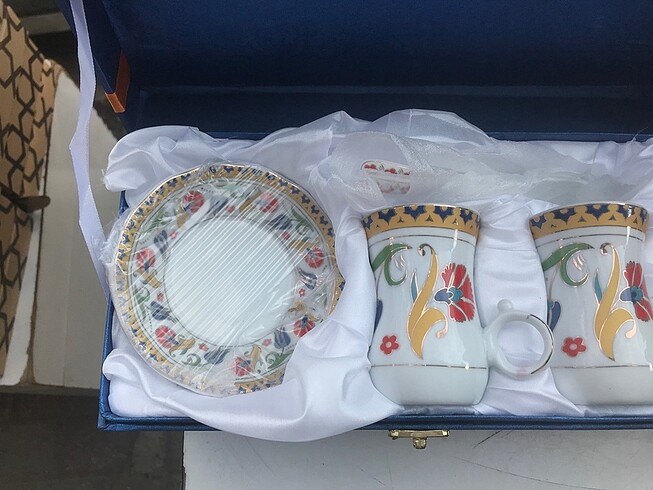 2 Li fincan takımı , çay seti kaşıkları da mevcut