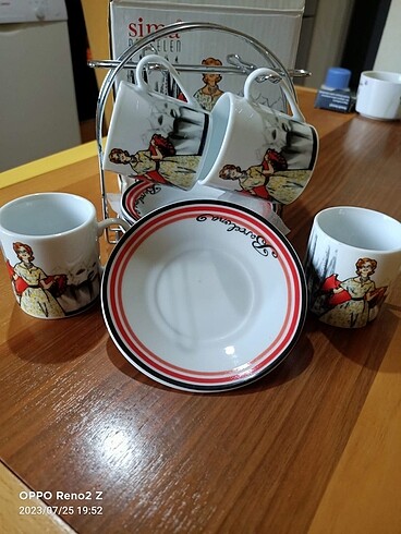 4lü Barselona fincan takımı yeni etiketlidir