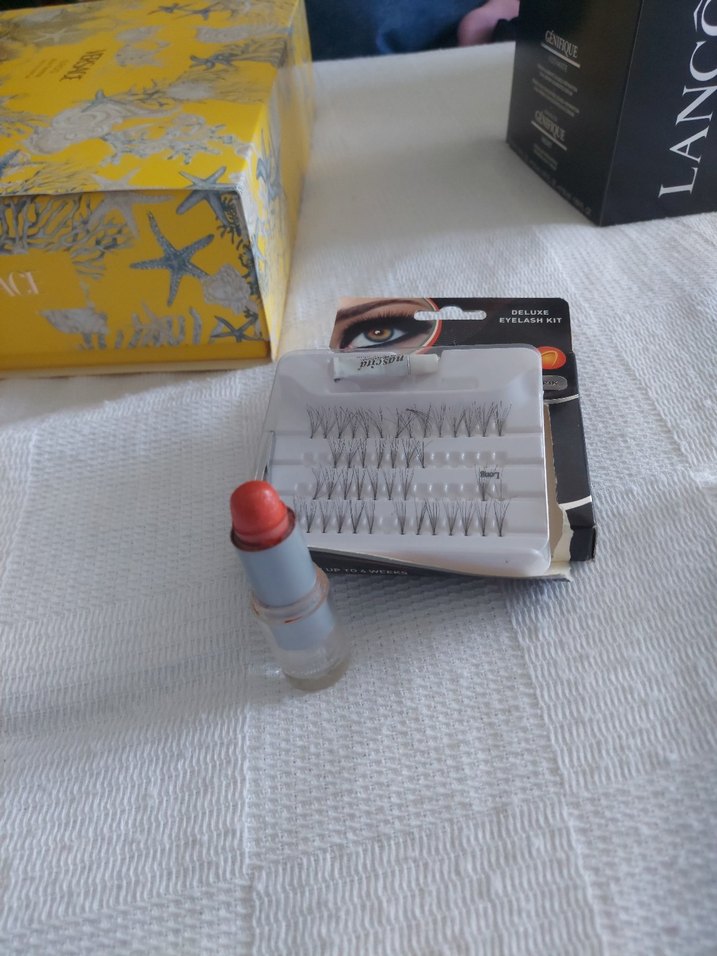 Nascita Salon Profesyonel Beyaz Takma Kirpik ve ruj 2adet - Görsel 3