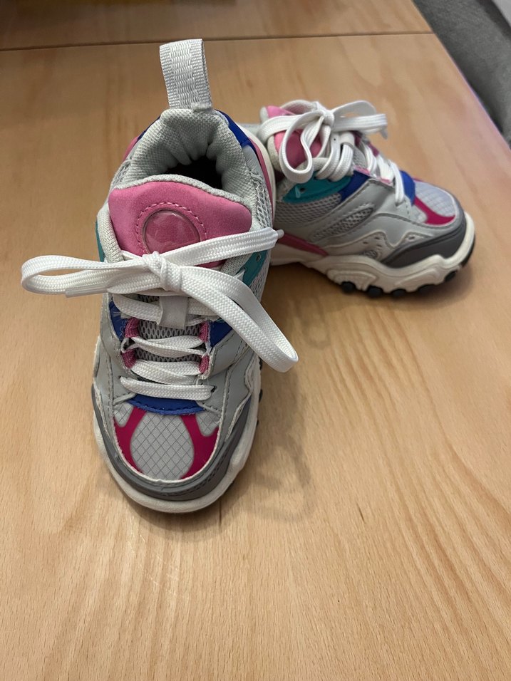 Zara Kız Çocuk Renkli Bağcıklı Spor Ayakkabı - Görsel 3
