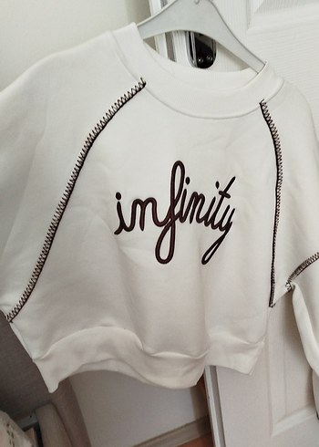 Diğer Baskılı Beyaz Mini Kadın Sweatshirt kahverengi dikiş detayı