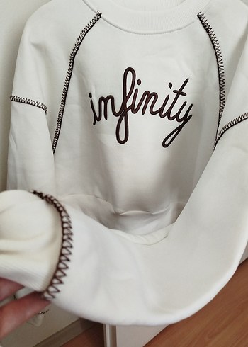 s Beden Baskılı Beyaz Mini Kadın Sweatshirt kahverengi dikiş detayı