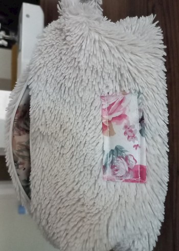 Diğer Beyaz Peluş Makyaj Çantası