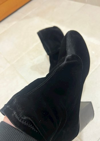 Stradivarius Siyah Süet Topuklu Kadın Bot - Görsel 6