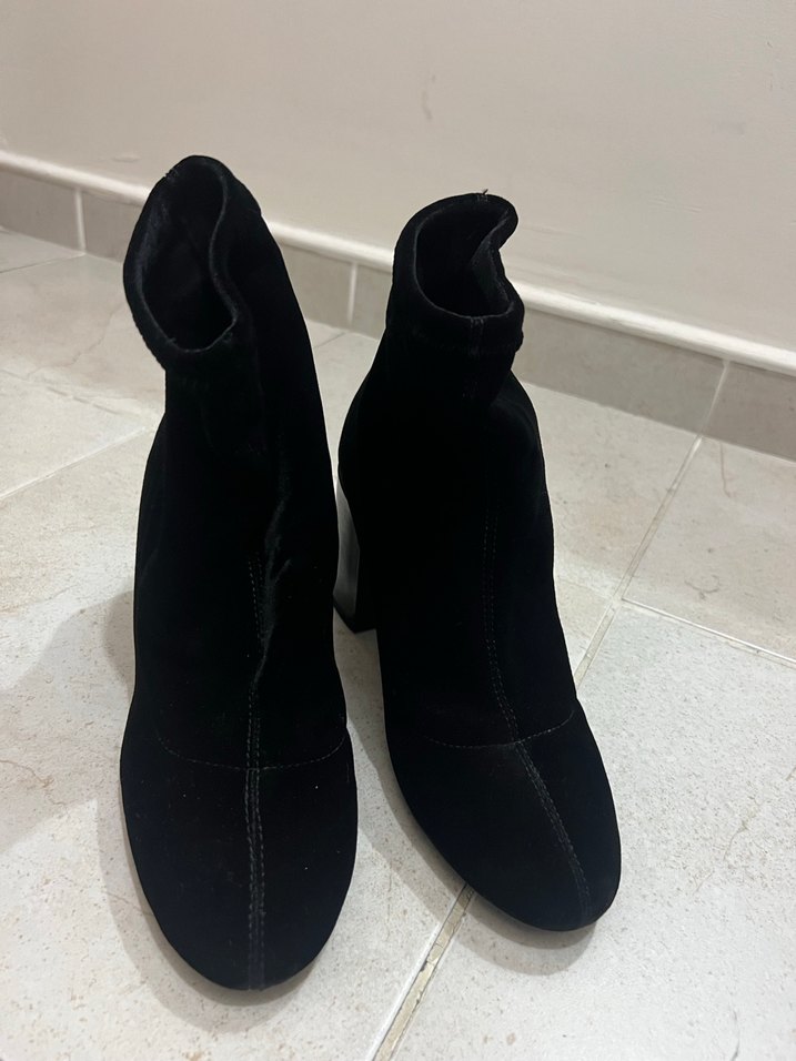 Stradivarius Siyah Süet Topuklu Kadın Bot - Görsel 2