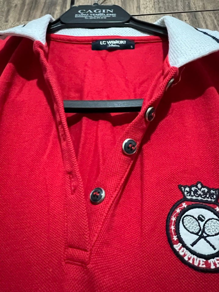 Kırmızı Düğmeli Kolsuz Elbise - Görsel 3