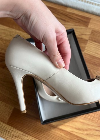 DERİMOD Beyaz Tokalı Kadın Topuklu Ayakkabj - Görsel 4