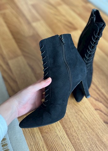 Siyah Süet Sivri Burunlu Topuklu Bot - Görsel 2