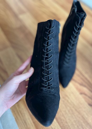 Siyah Süet Sivri Burunlu Topuklu Bot - Görsel 3