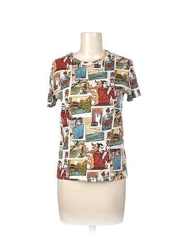 Bershka T-shirt %70 İndirimli.