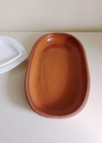 Beyaz ve toprak tonlu porselen servis tabakları - Görsel 3