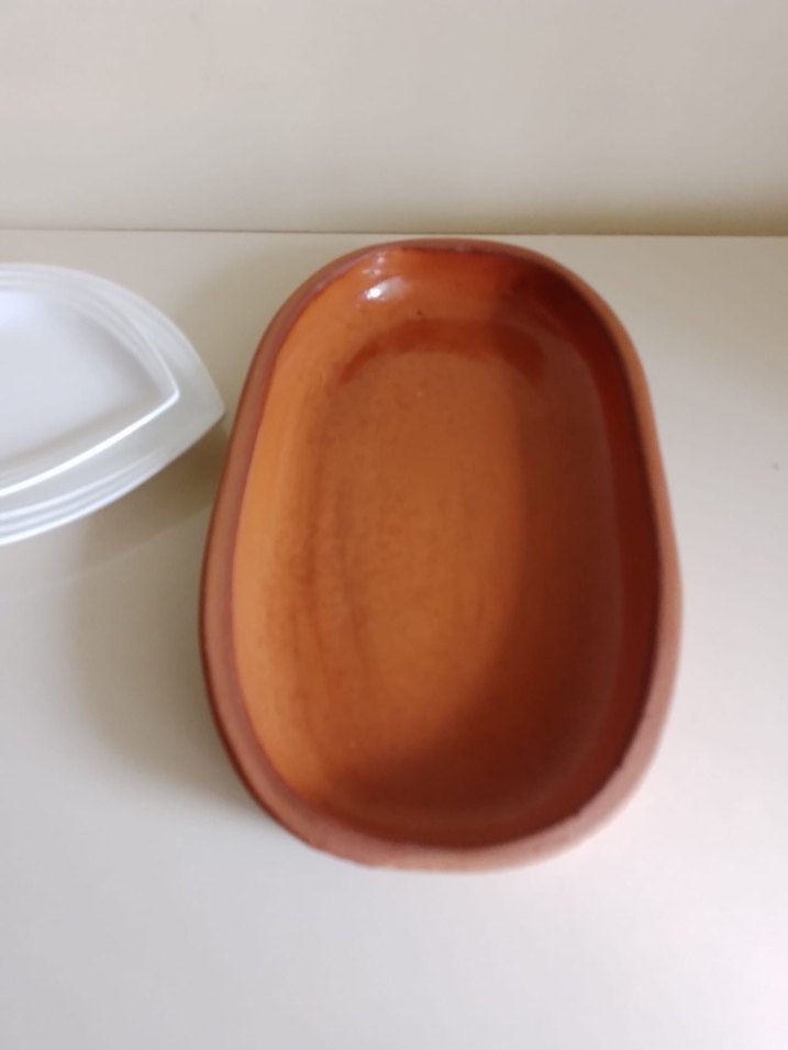 Beyaz ve toprak tonlu porselen servis tabakları - Görsel 3