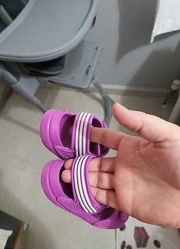 22 Beden Adidas yazlık sandalet