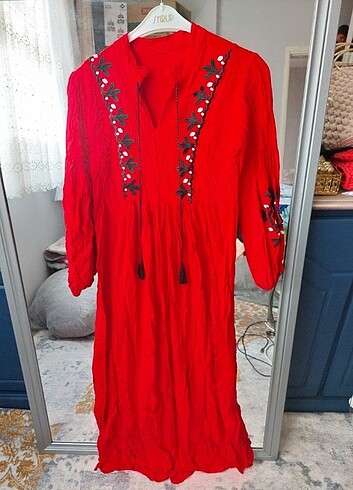 Kırmızı etnik desenli elbise 