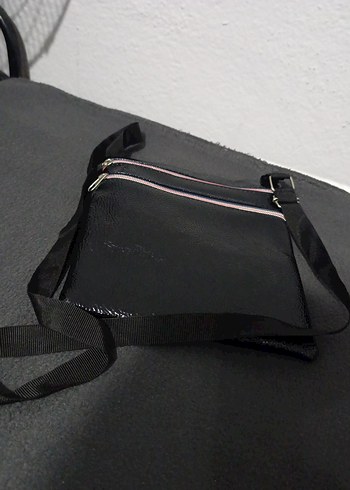 Siyah Deri Kadın Çapraz Çanta
20×20 - Görsel 2