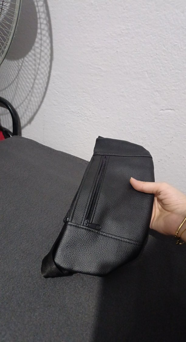 Siyah Deri Bel Çantası
30×13 - Görsel 2