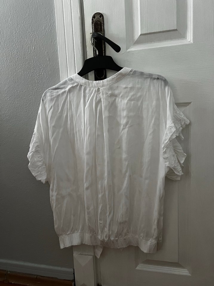 Düğmeli V Yaka Beyaz Kadın Gömlek - Görsel 2