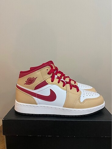 Air Jordan 1 Mid Cardinal Red