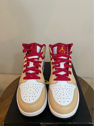 37 Beden Air Jordan 1 Mid Cardinal Red