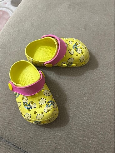 21 Beden sarı Renk Kız çocuk terlik sandalet????