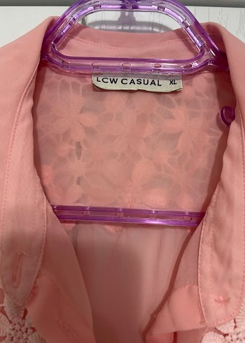 Dantel Detaylı Pembe V Yaka Kolsuz Bluz - Görsel 2