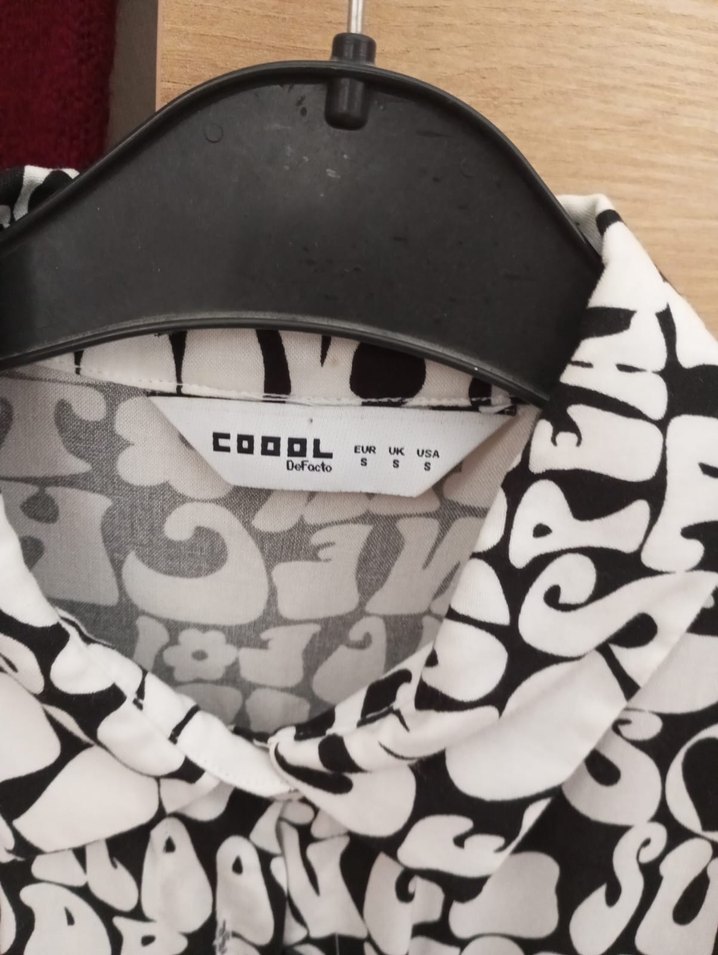 Düğmeli Baskılı Gri-Beyaz Kadın Gömlek - Görsel 2