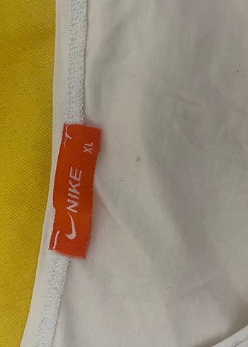 l Beden Beyaz Kısa Kollu Nike Baskılı Tişört