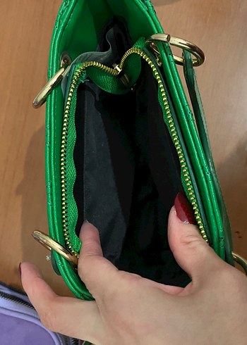 Zincir Detaylı Parlak Yeşil Deri Kadın Çanta - Görsel 4