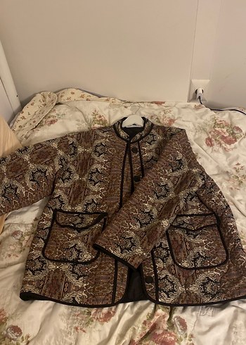 Zara Kadriye Basturk Etnik Desenli Kapitone Ceket Mont