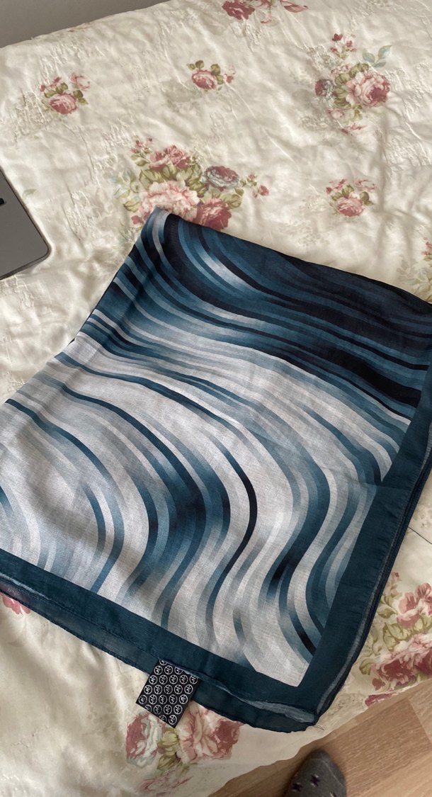 Gri Mavi Batik Desenli Modern şal - Görsel 3