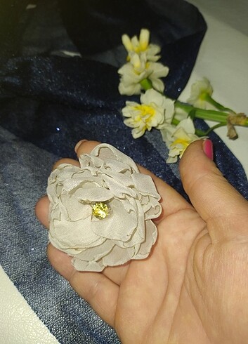 Rosa Cha Kumaş taşlı gül çiçeği broş sıfır ürün 