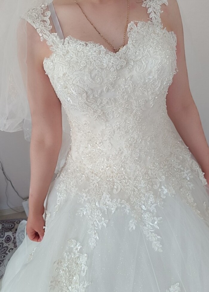 Gelinlik 1 kez giyildi yeni gbi  - Görsel 4