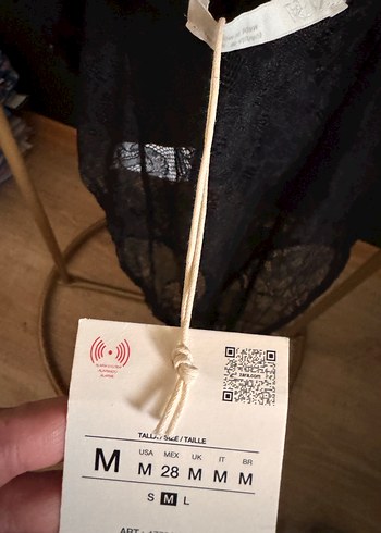 Zara Siyah Dantel Detaylı V Yaka Bustiyer - Görsel 10